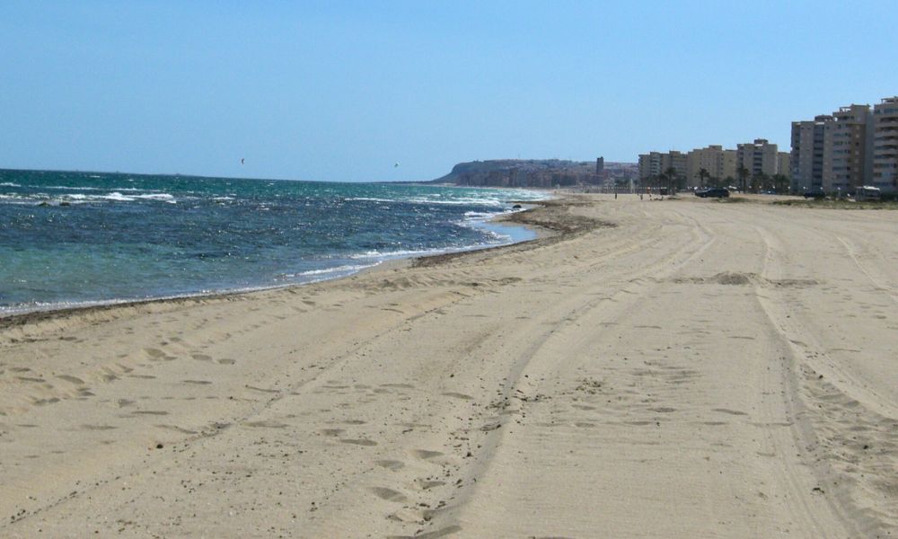 Пляж Саладар-Урбанова в Аликанте